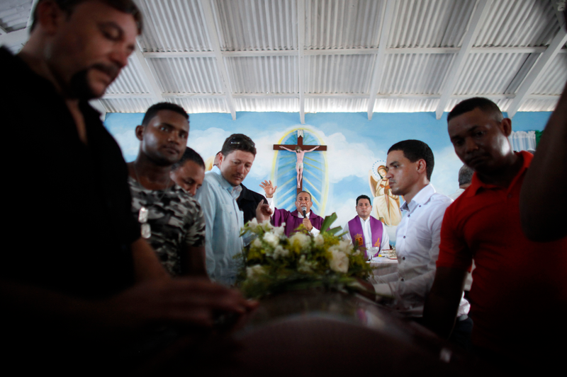 Illustration for article titled Striking Images From Oscar Taveras's Funeral In The Dominican Republic